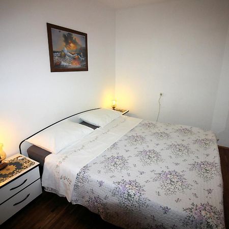 Apartment Leana Selce Eksteriør bilde