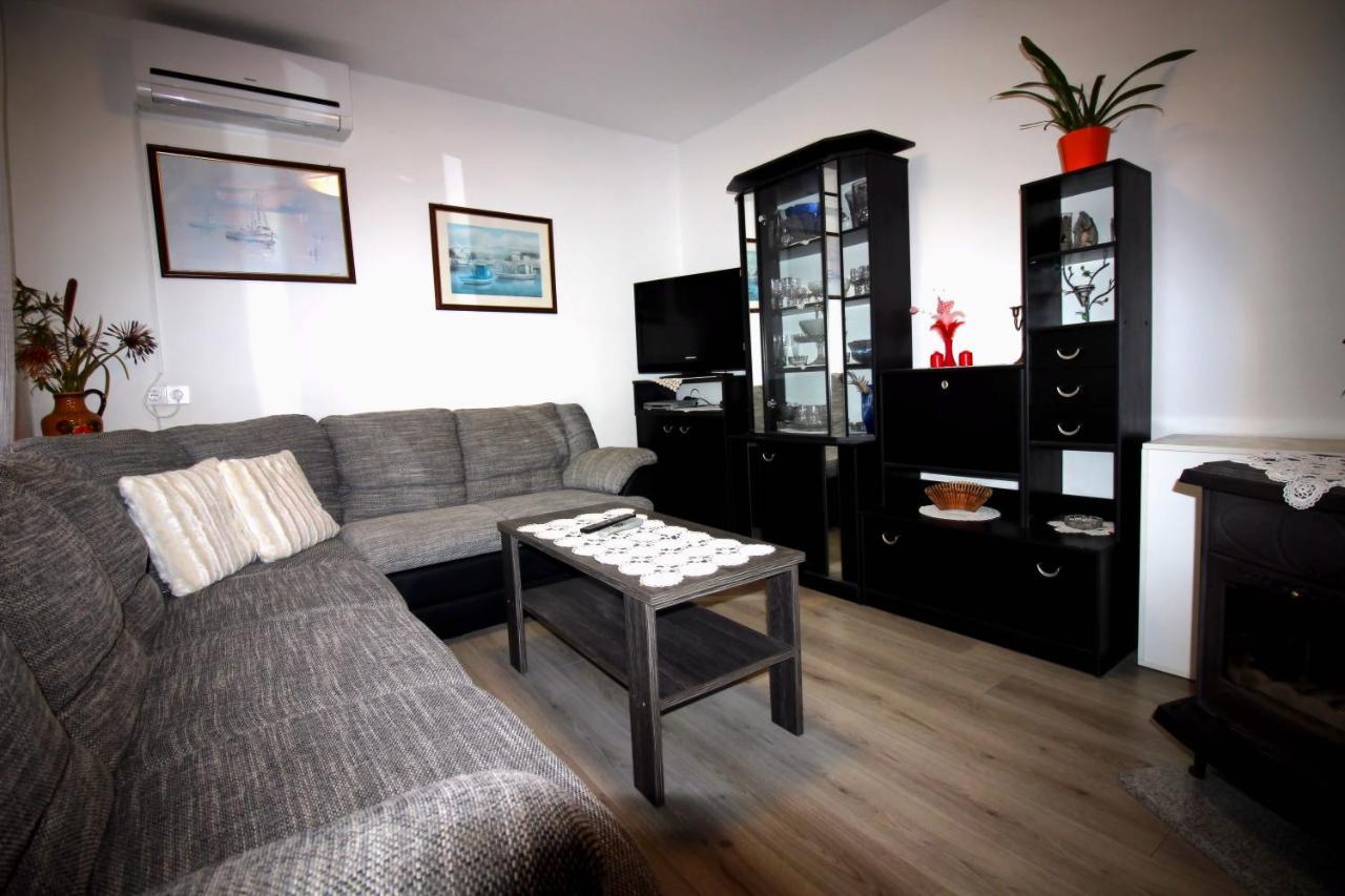 Apartment Leana Selce Eksteriør bilde