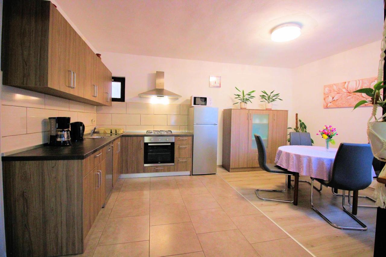 Apartment Leana Selce Eksteriør bilde